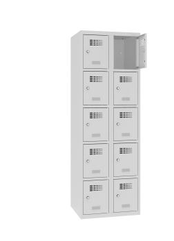 Ein lichtgrauer Fächerschrank mit zwei Abteilen und zehn Fächern mit jeweils einer Tür. Die obere rechte Tür ist geöffnet, während der Schrank vor einem weißen Hintergrund steht